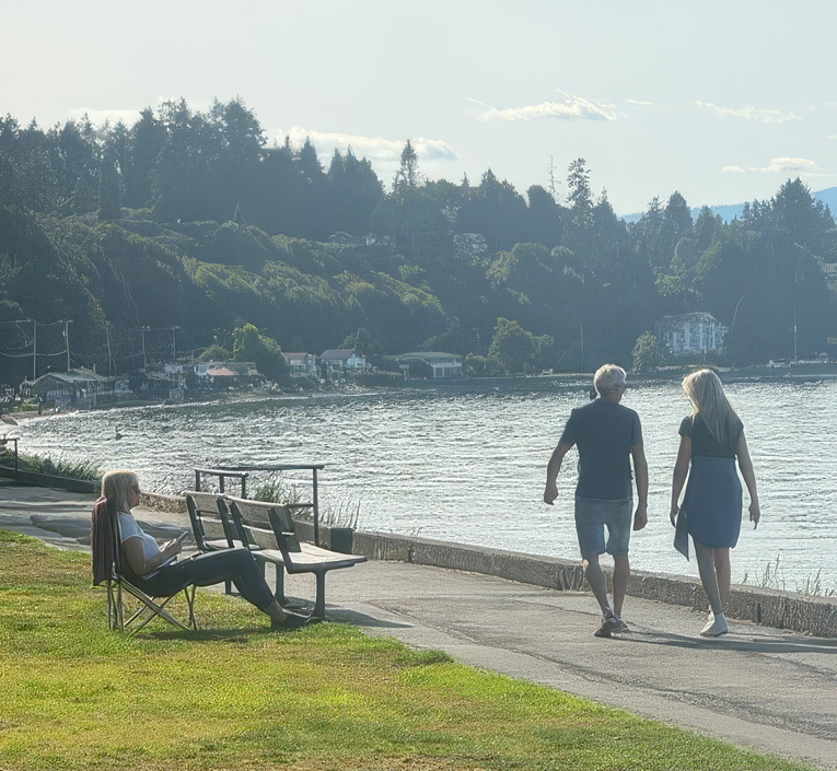 photo: the beach, the people